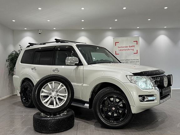 Mitsubishi Pajero 2 of 30