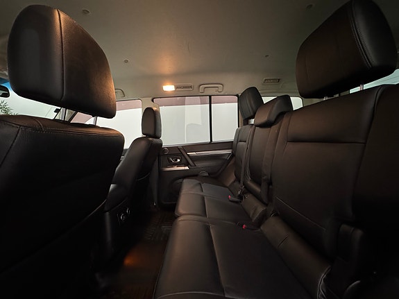 Mitsubishi Pajero 14 of 30