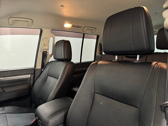 Mitsubishi Pajero 23 of 30