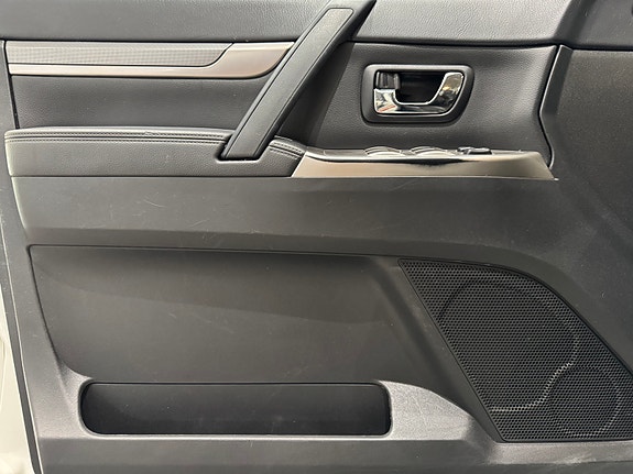 Mitsubishi Pajero 27 of 30