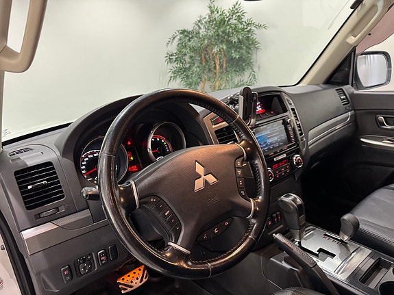 Mitsubishi Pajero 19 of 30
