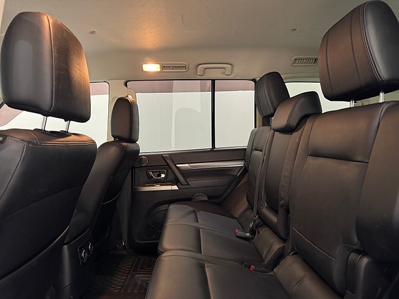 Mitsubishi Pajero 15 of 30