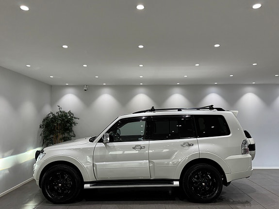Mitsubishi Pajero 3 of 30