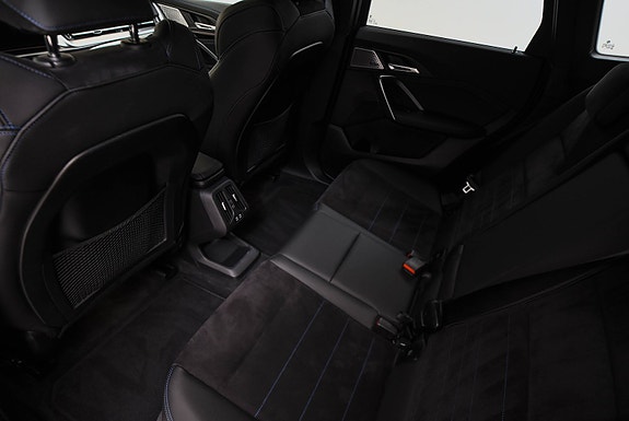 BMW iX1 8 of 20