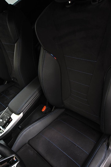 BMW iX1 7 of 20