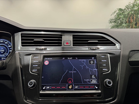 Volkswagen Tiguan 27 of 30