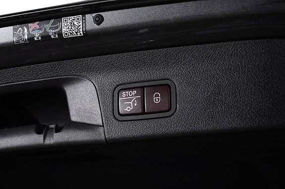 Mercedes-Benz GLS63 14 of 30