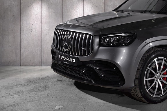 Mercedes-Benz GLS63 2 of 30