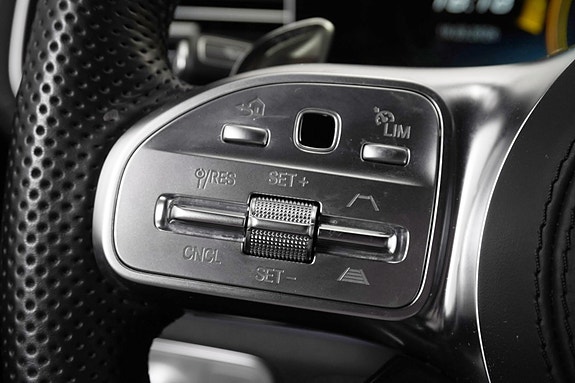 Mercedes-Benz GLS63 25 of 30