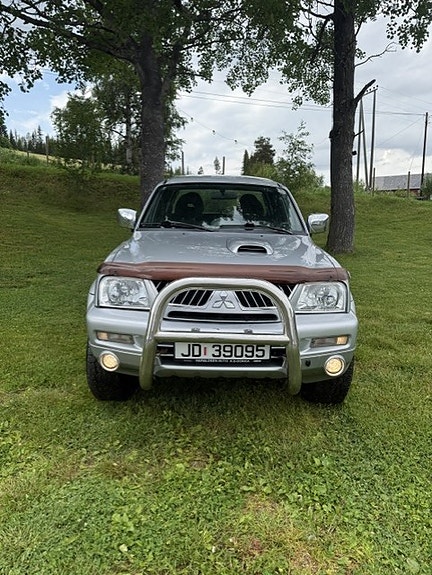 Mitsubishi L200 3 of 13
