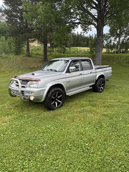 Mitsubishi L200 2 of 13