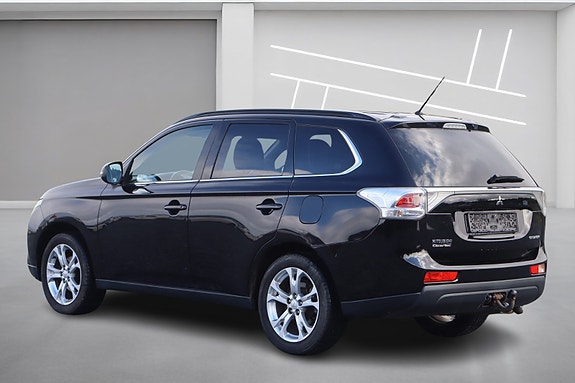 Mitsubishi Outlander 2 of 18