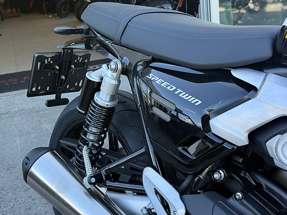 Triumph Speed twin 1200 Demo 3 of 8