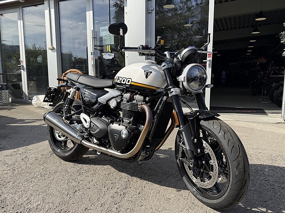 Triumph Speed twin 1200 Demo 7 of 8