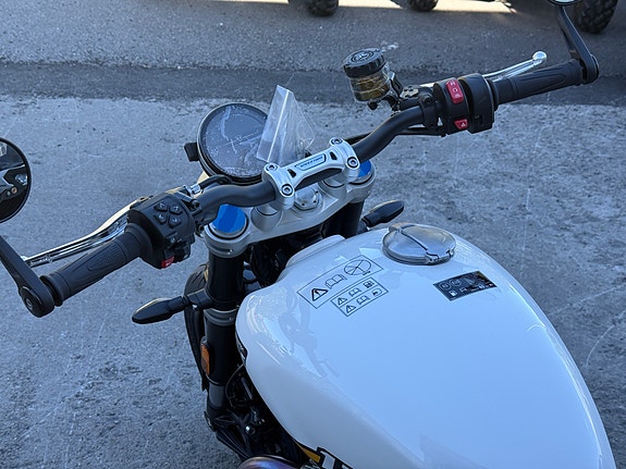 Triumph Speed twin 1200 Demo 4 of 8