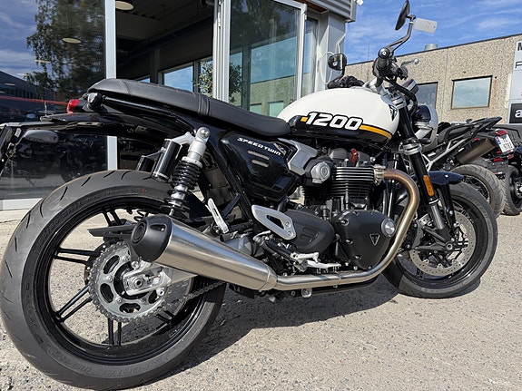 Triumph Speed twin 1200 Demo 8 of 8