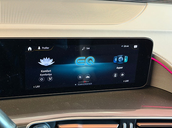 Mercedes-Benz EQC400 22 of 25