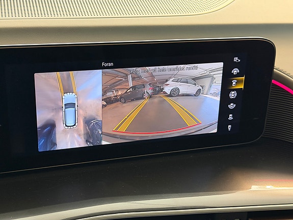 Mercedes-Benz EQC400 21 of 25