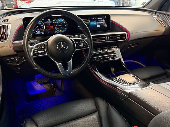 Mercedes-Benz EQC400 13 of 25