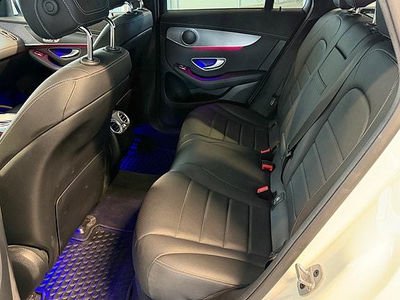 Mercedes-Benz EQC400 12 of 25