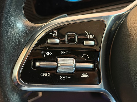 Mercedes-Benz EQC400 24 of 25