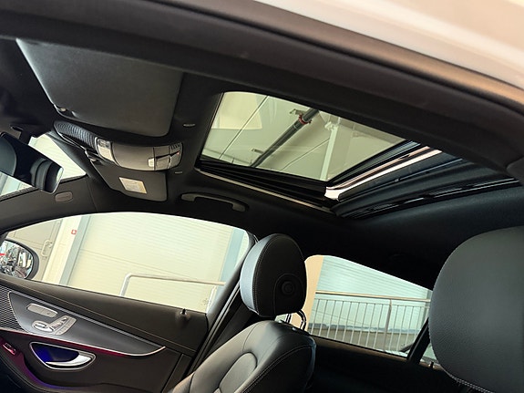 Mercedes-Benz EQC400 17 of 25