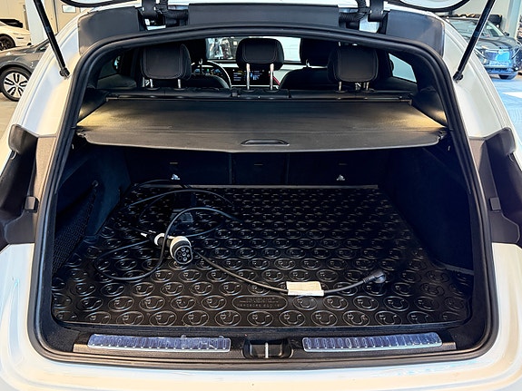 Mercedes-Benz EQC400 9 of 25