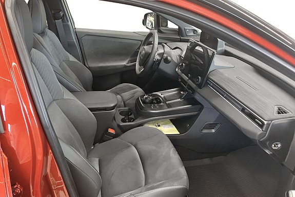 Toyota C-HR+ 16 of 24