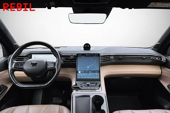 NIO ES8 11 of 21