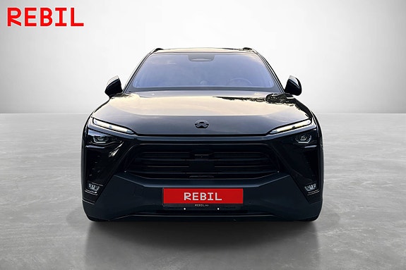 NIO ES8 2 of 21