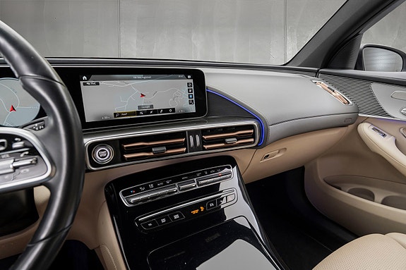 Mercedes-Benz EQC400 17 of 30