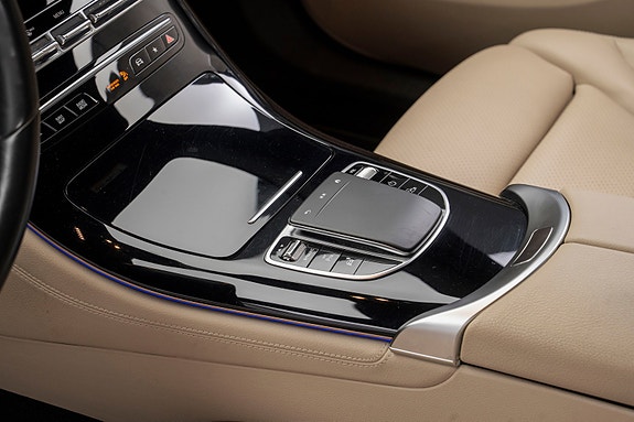 Mercedes-Benz EQC400 24 of 30