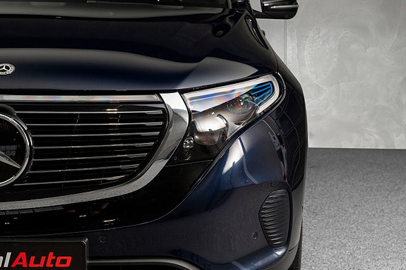 Mercedes-Benz EQC400 14 of 30