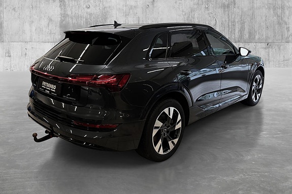 Audi e-tron 4 of 25