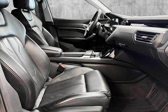 Audi e-tron 13 of 25