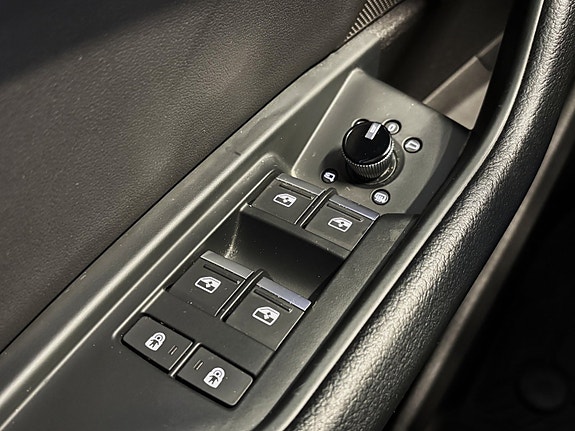 Audi e-tron 16 of 25