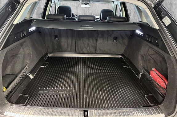 Audi e-tron 11 of 25