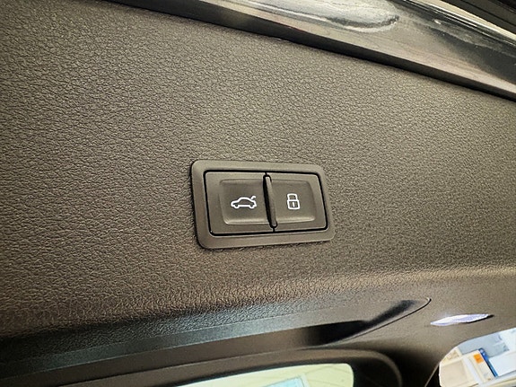 Audi e-tron 12 of 25