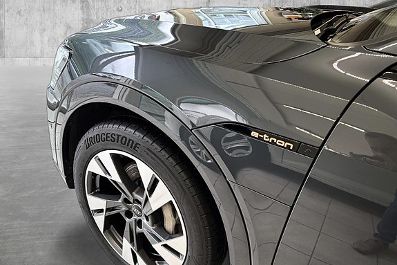 Audi e-tron 6 of 25