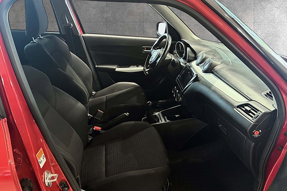 Suzuki Swift 17 of 30