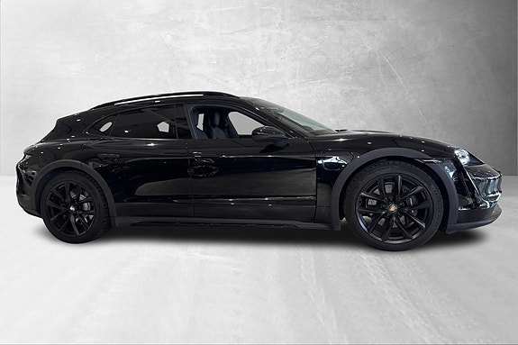Porsche Taycan Cross Turismo 6 of 30