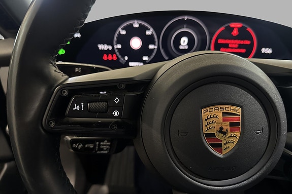 Porsche Taycan Cross Turismo 27 of 30