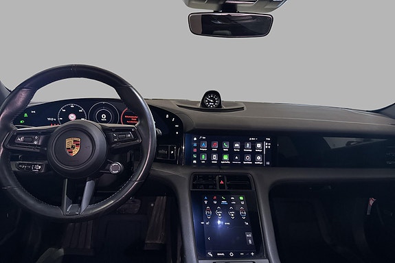 Porsche Taycan Cross Turismo 10 of 30