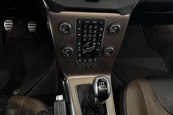 Volvo V40 Cross Country 14 of 22
