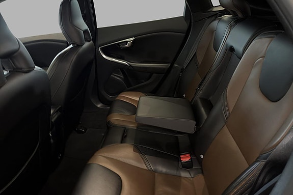 Volvo V40 Cross Country 16 of 22