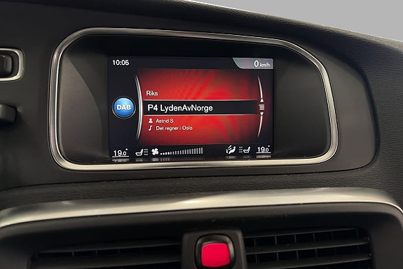 Volvo V40 Cross Country 13 of 22