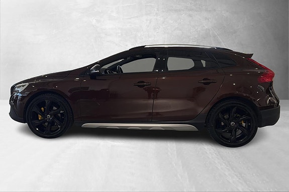 Volvo V40 Cross Country 2 of 22