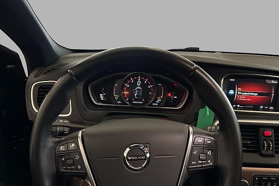 Volvo V40 Cross Country 11 of 22