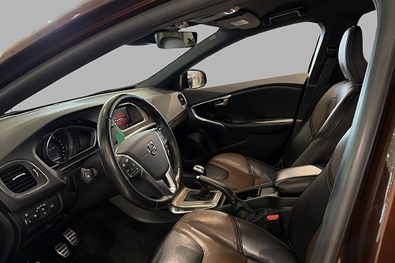 Volvo V40 Cross Country 10 of 22