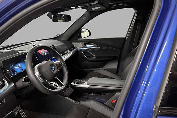 BMW iX1 10 of 29